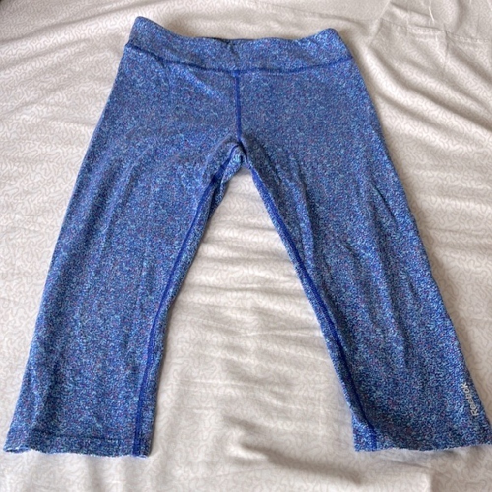 Reebok girls blue speckled capri shorts in size large 12-14